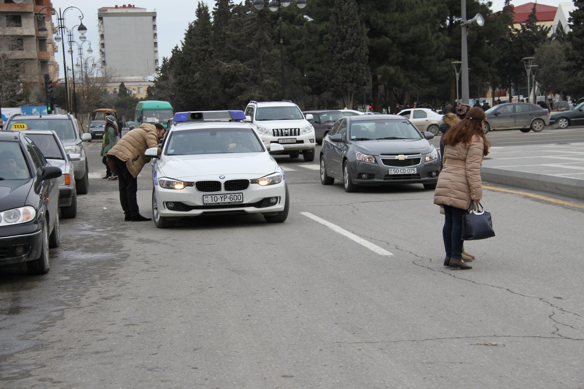 Sumqayıtda hansı yol polisi əməkdaşları yol hərəkəti qaydalarını pozur? - FOTOFAKT